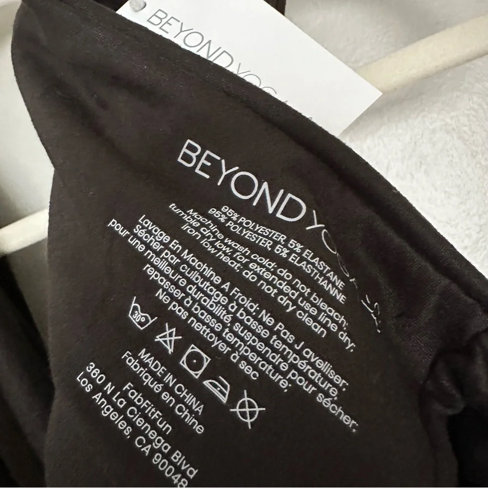 NWT Beyond Yoga Pocket Infinity Scarf